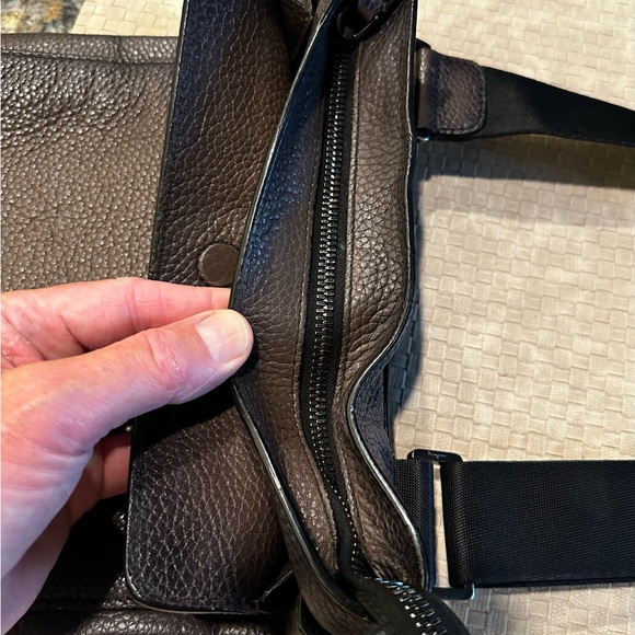 Men’s Ferragamo Cross Body Messenger Bag - Picture 3 of 7